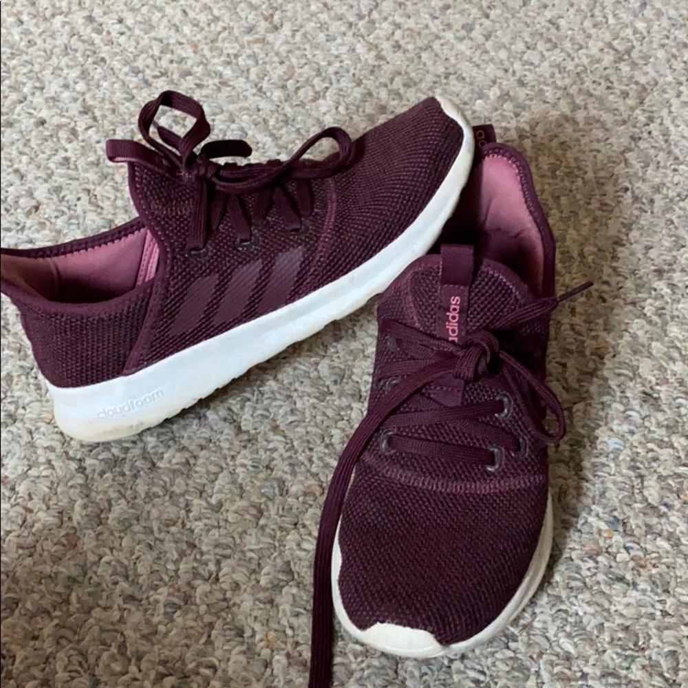 maroon adidas tennis shoes